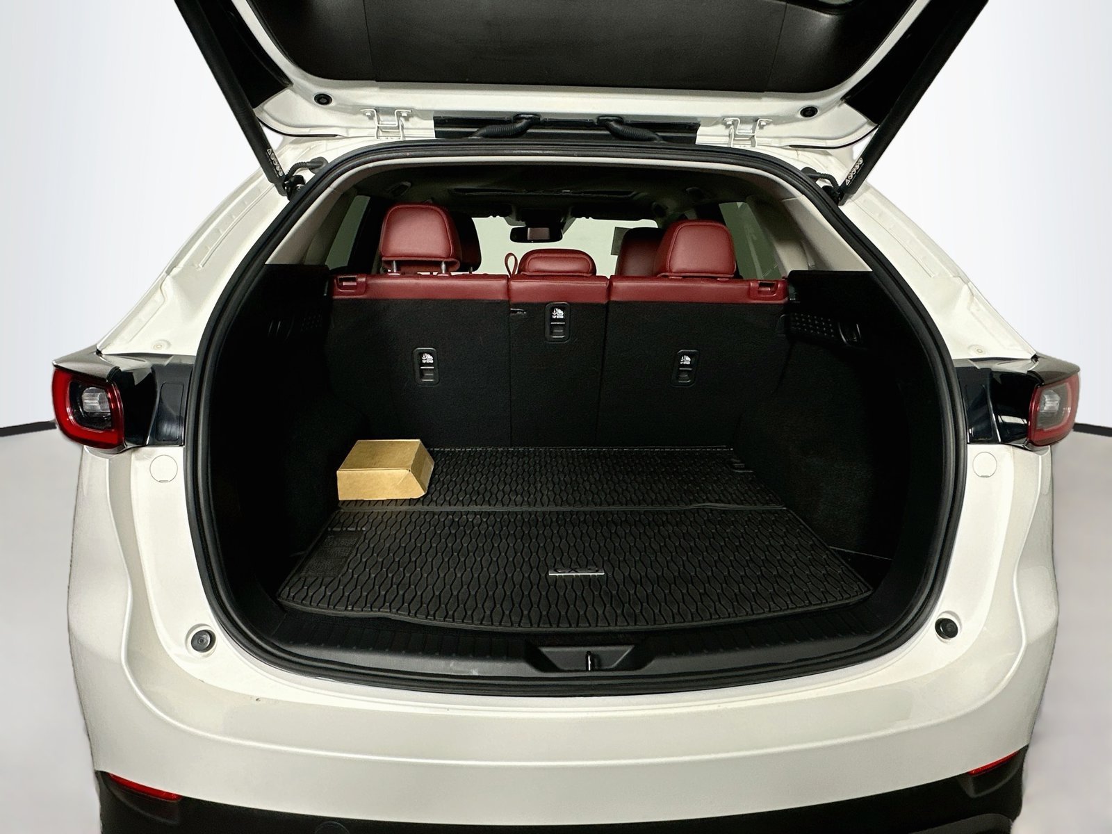Used 2025 White Metallic Mazda 2.5 S Carbon Edition image 28
