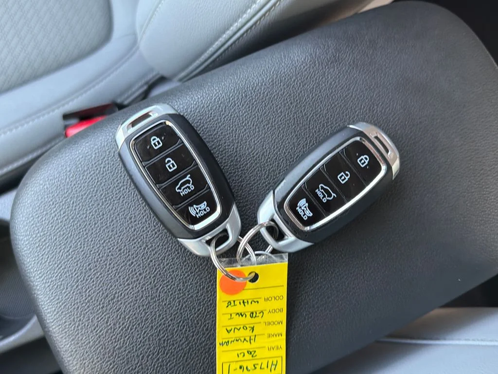 Used 2021 Lunar White Hyundai Ultimate image 30
