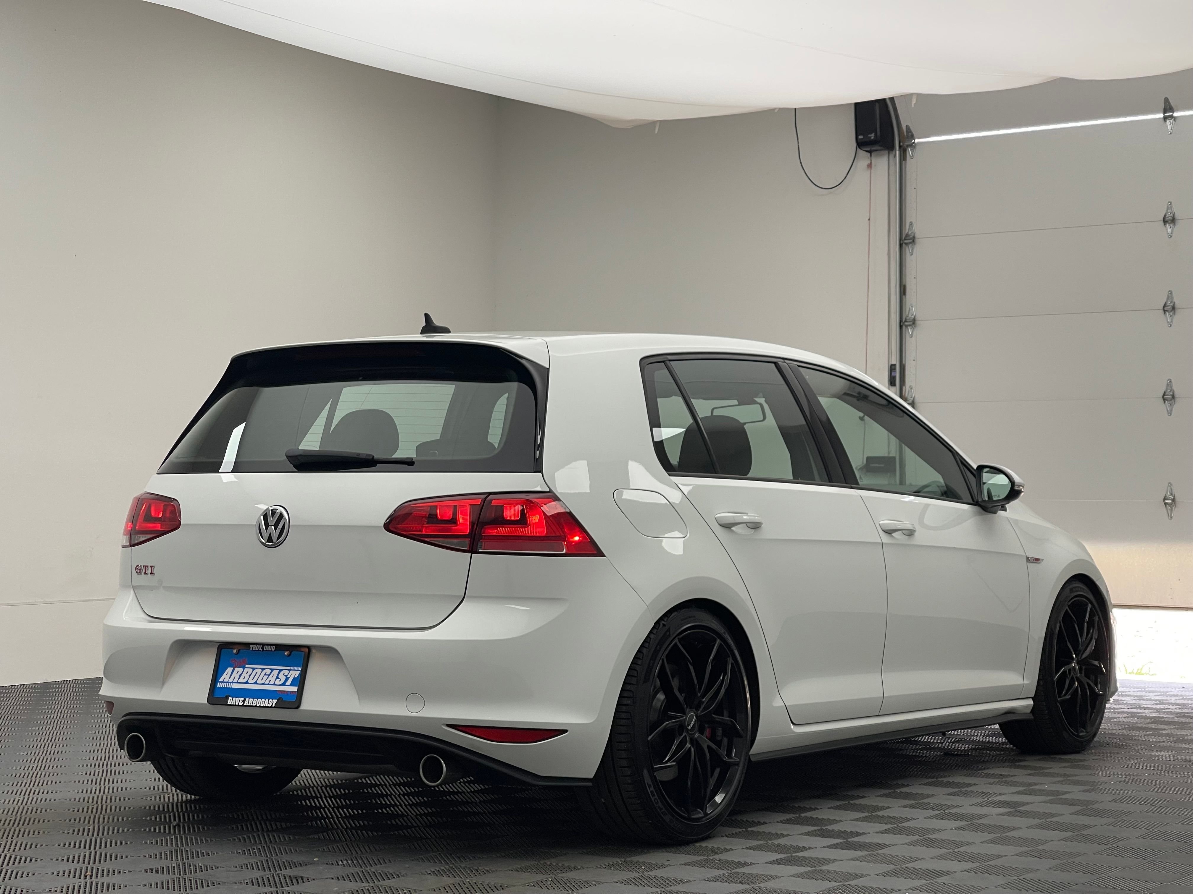 Used 2016 Pure White Volkswagen Autobahn image 8
