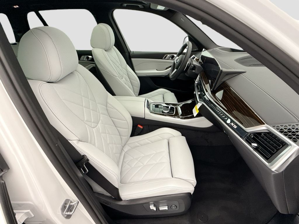 New 2026 White Metallic BMW xDrive40i image 19