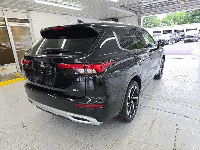 Used 2024 Black Mitsubishi SEL image 12