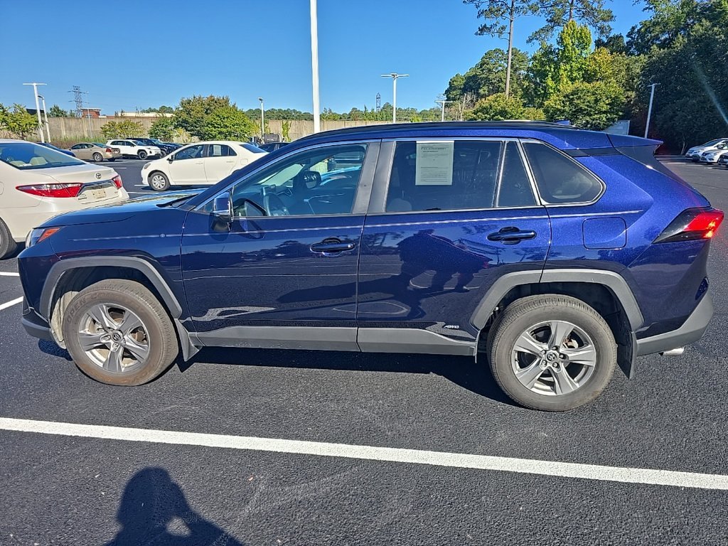 Used 2025  Toyota XLE image 8