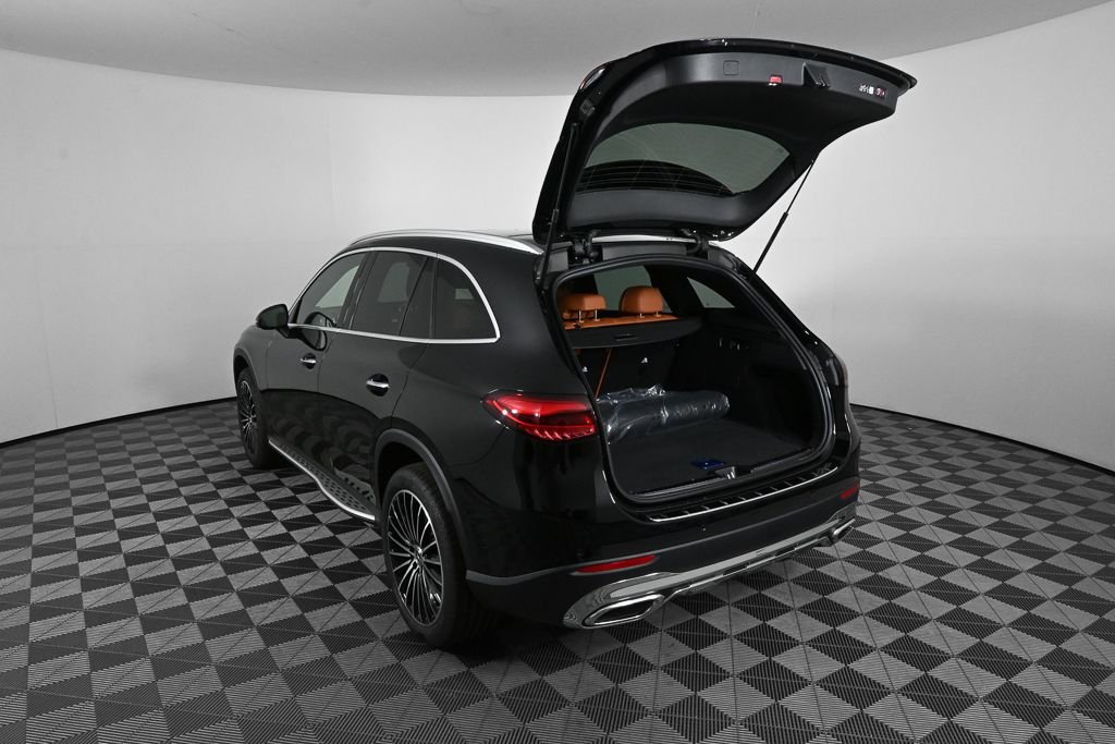 New 2026 Black Mercedes-Benz GLC 300 image 31