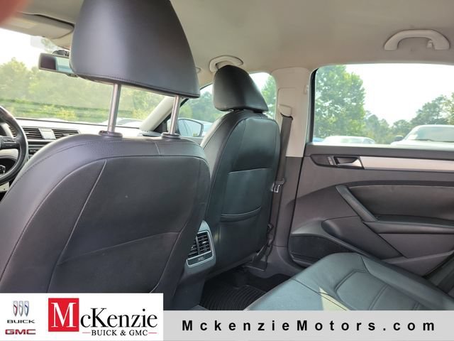 Used 2013 Silver Volkswagen SE image 22