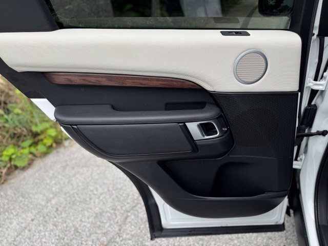 Used 2024 Fuji White Land Rover Dynamic SE image 11