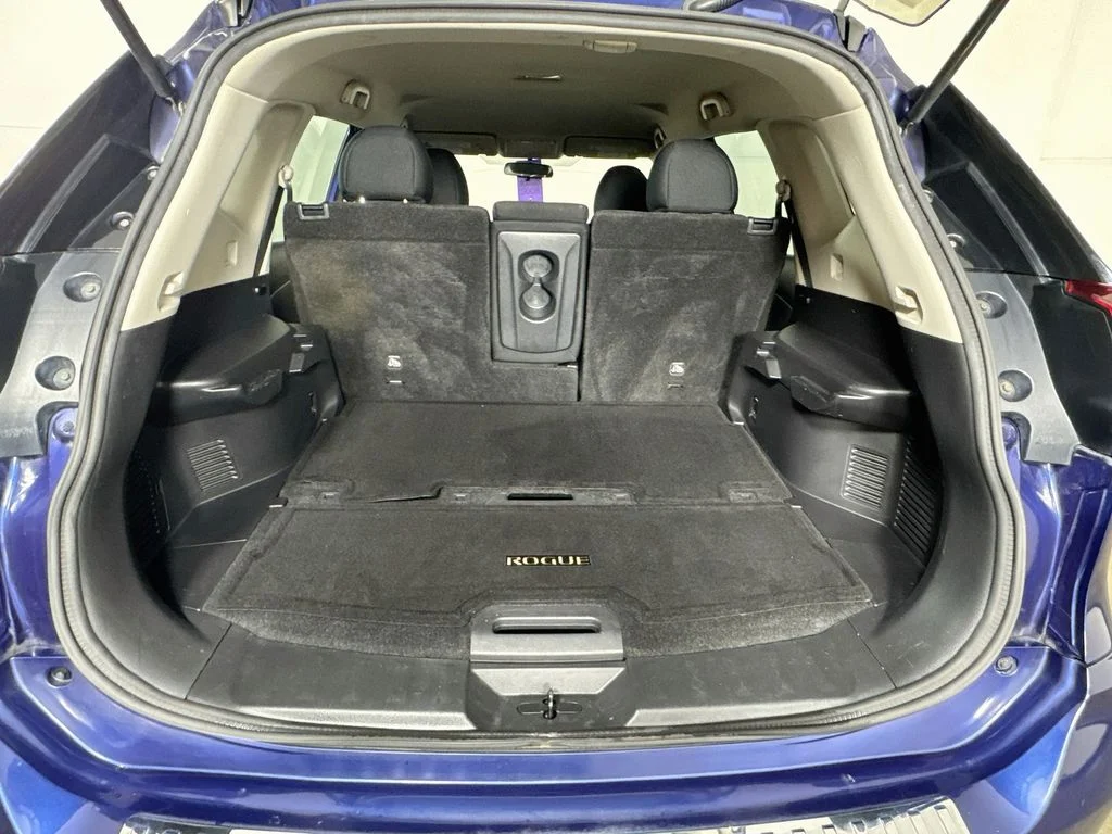 Used 2018 Blue Nissan S image 30
