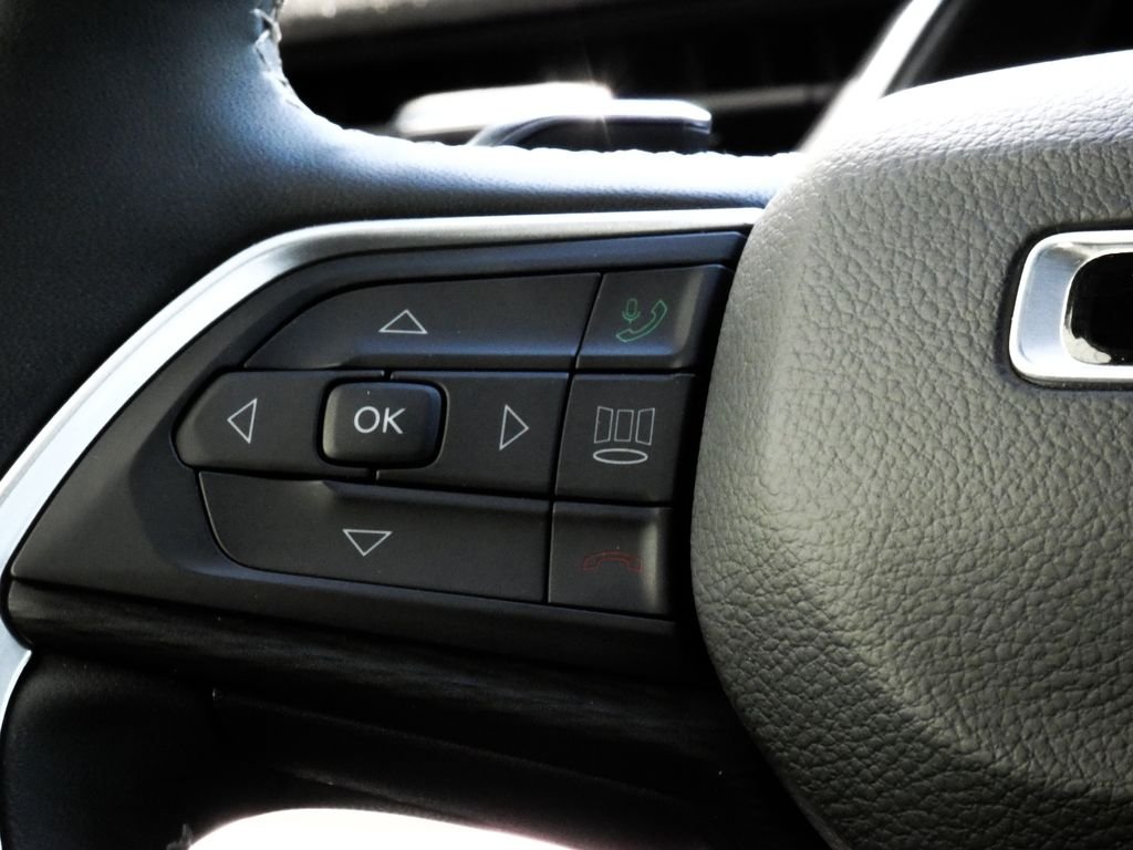 Used 2023 Gray Jeep Altitude image 12