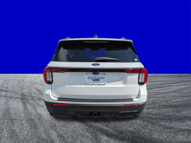 New 2026 Star White Metallic Tri-Coat Ford ST-Line image 5