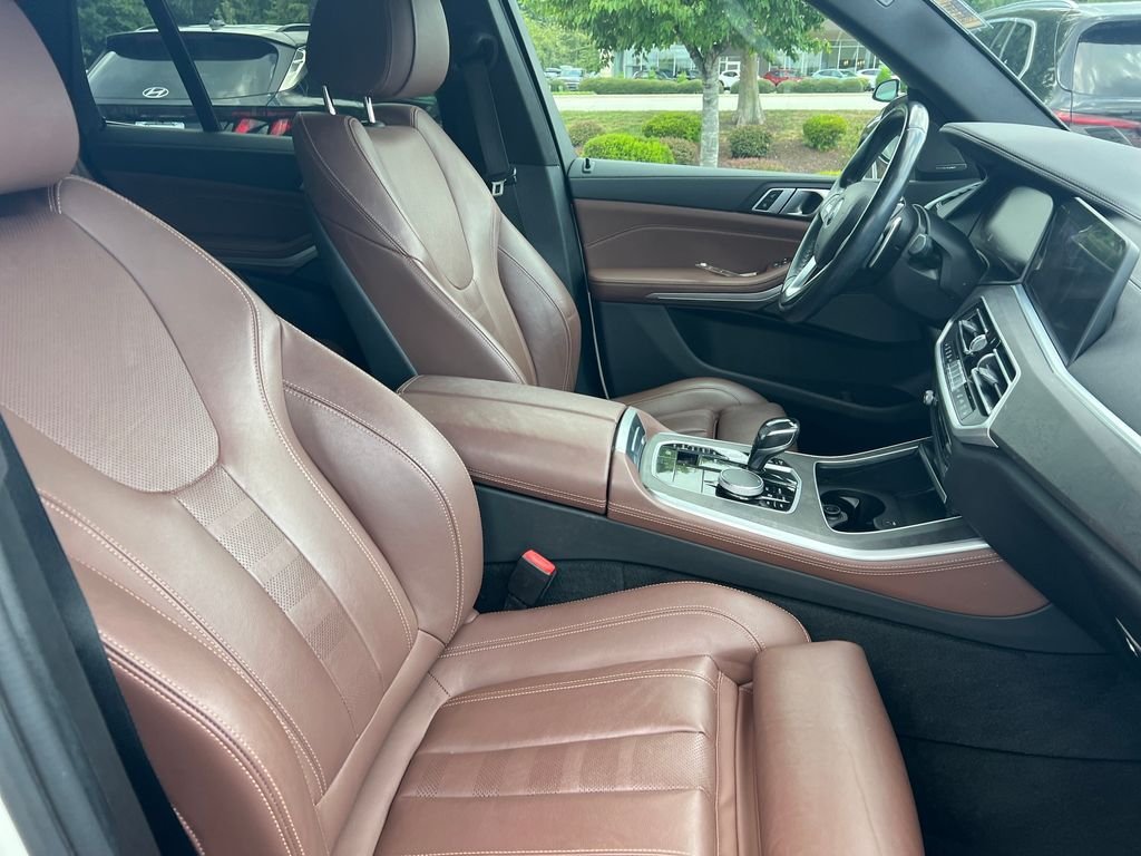 Used 2021 White BMW sDrive40i image 29