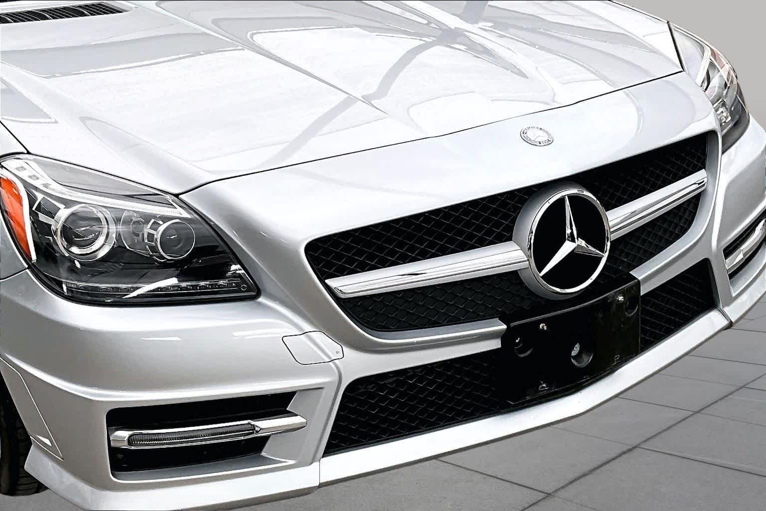 Used 2014 Iridium Silver Metallic Mercedes-Benz SLK 350 image 27