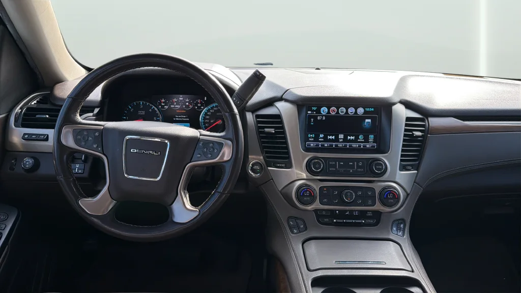 Used 2019 White GMC Denali image 21