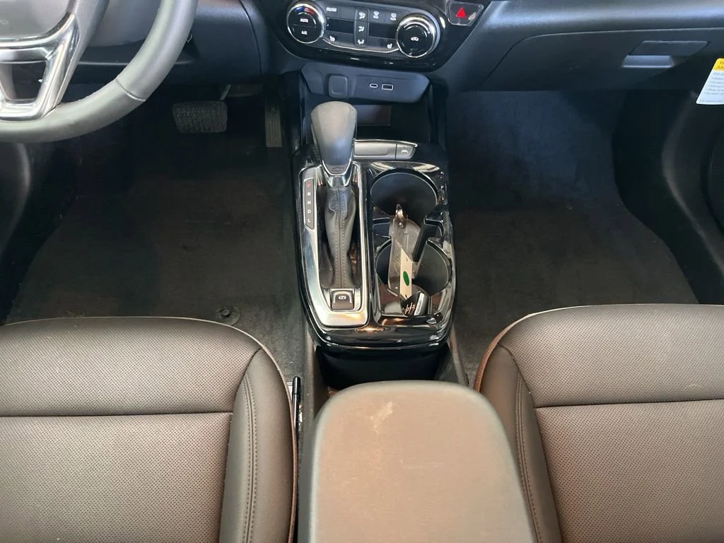 New 2025 Summit White Chevrolet ACTIV image 10