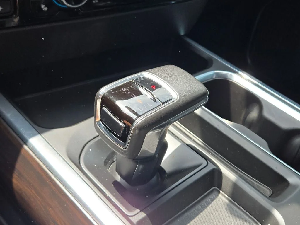 Used 2022 White GMC SLT image 30