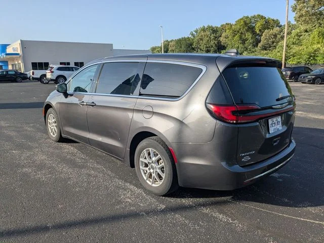 Used 2023 Granite Crystal Metallic Clearcoat Chrysler Touring L image 10