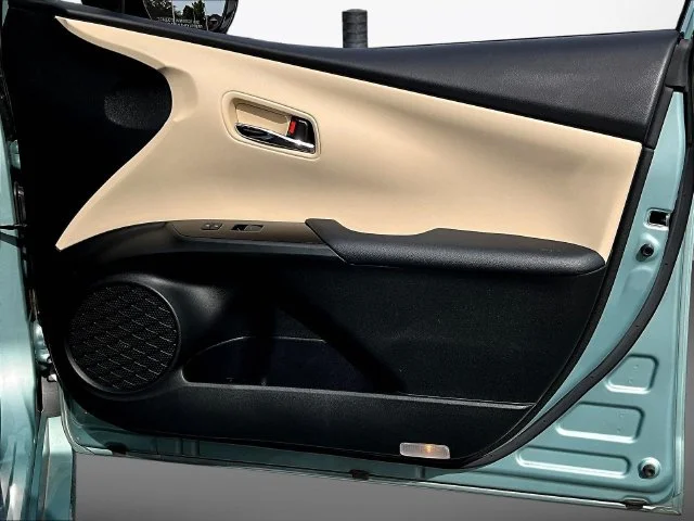Used 2019 Beige Toyota XLE AWD-e image 32