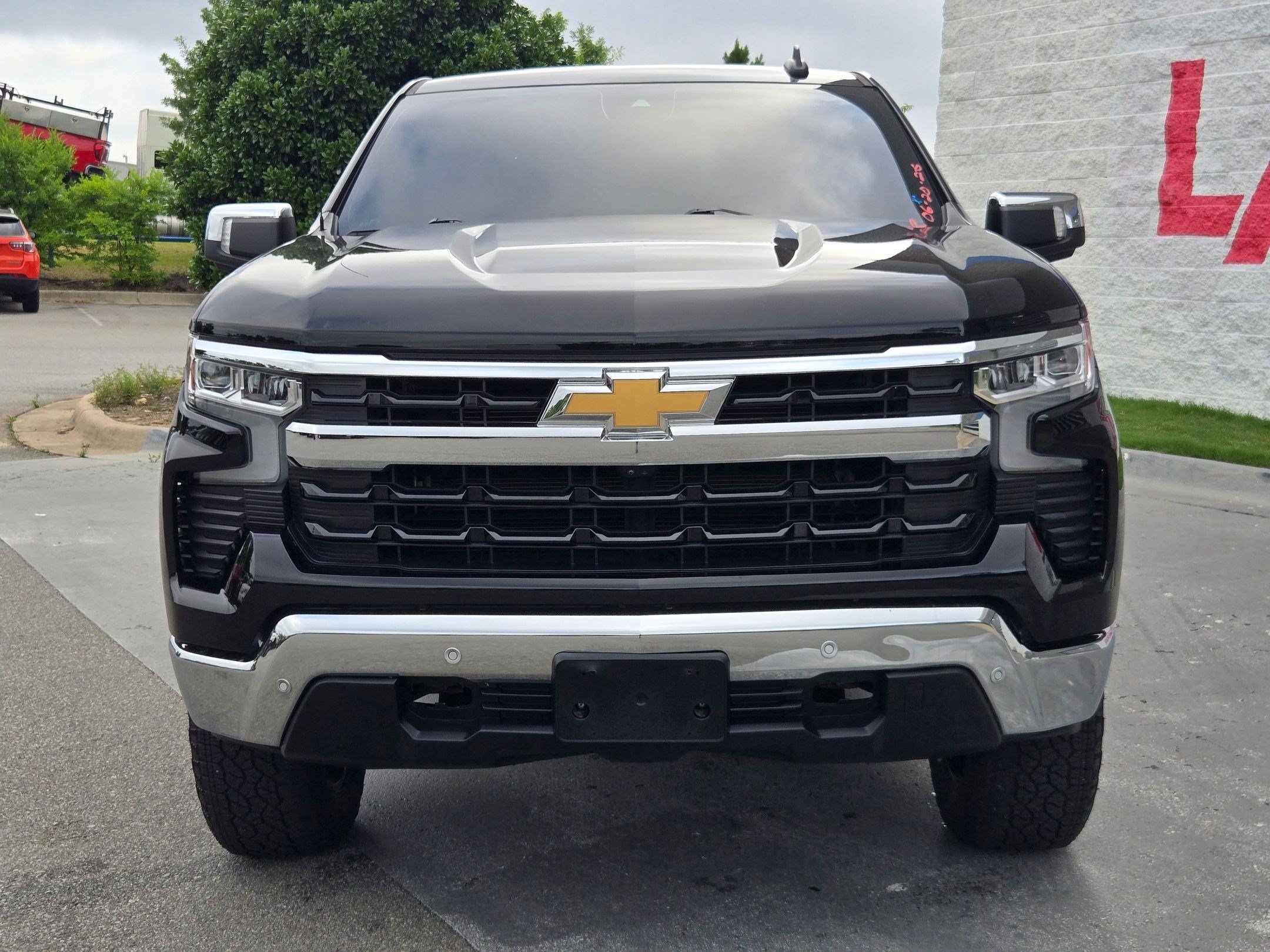 Used 2024 Chevrolet Silverado 1500 LT with VIN 2GCUDDED9R1138940 for sale in Little Rock