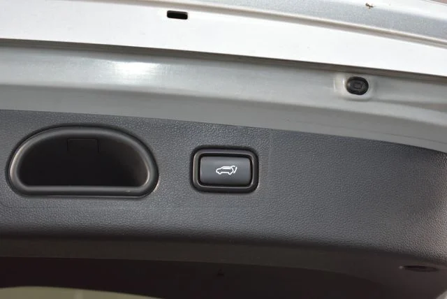 Used 2017 Silver Hyundai Sport image 23