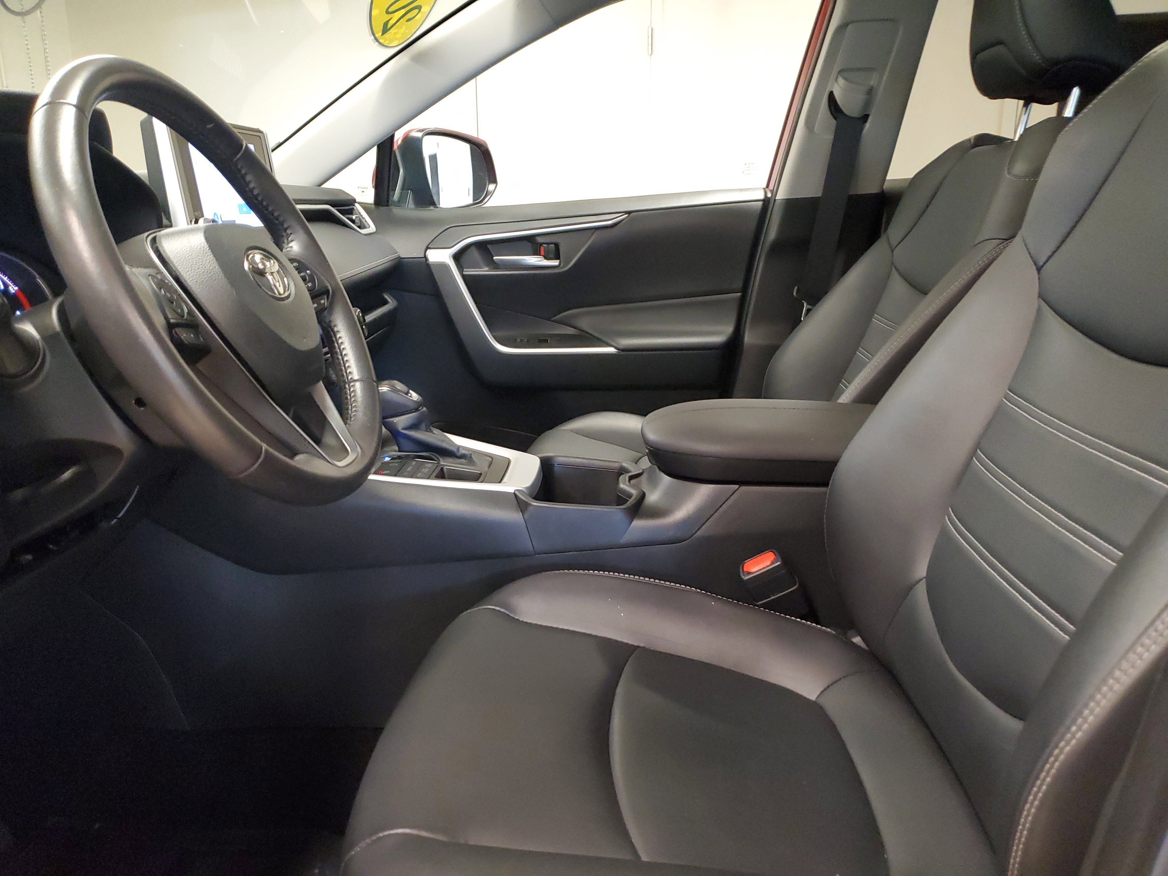 Used 2025 Pearl Toyota XLE Premium image 19