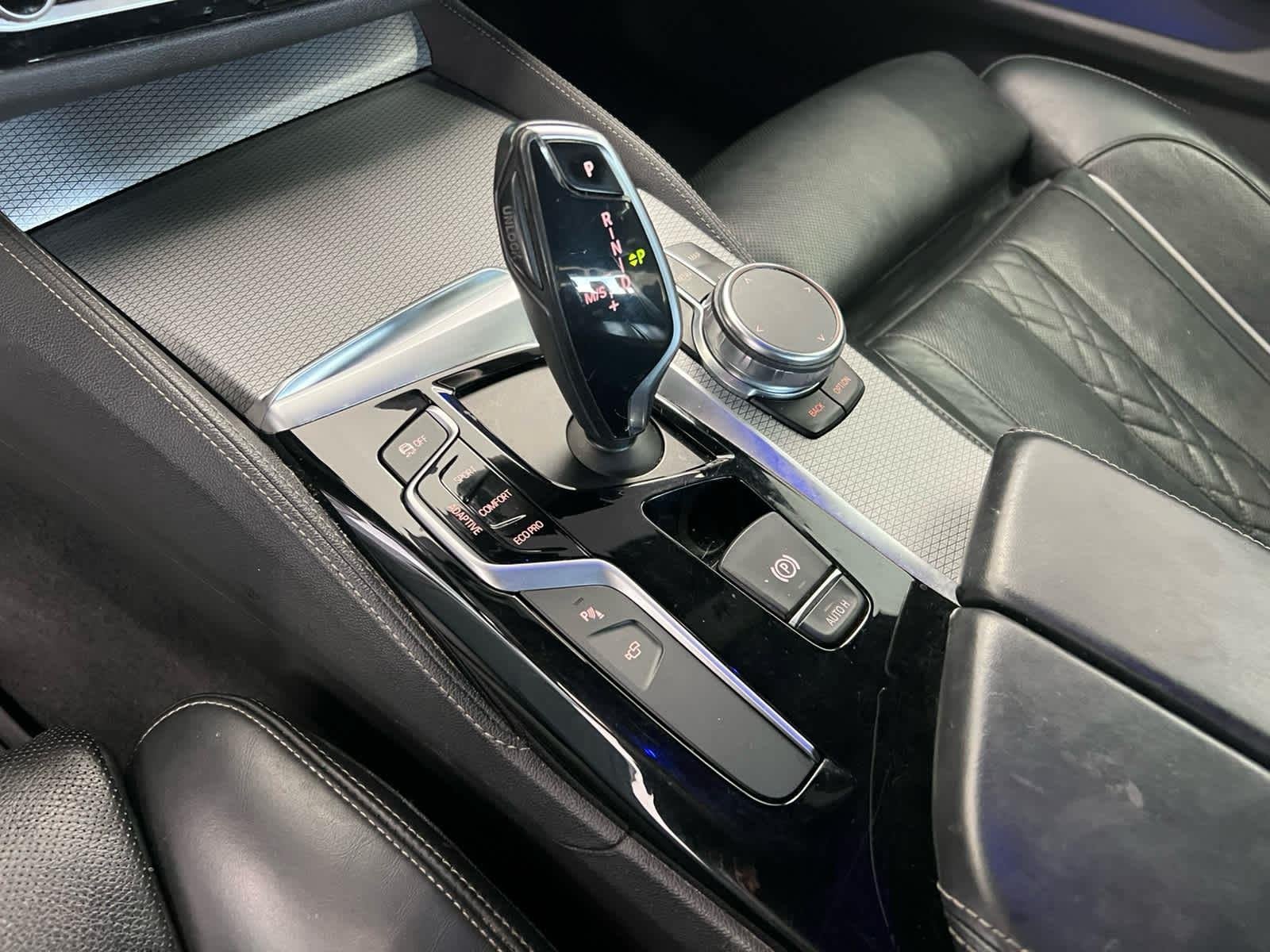 2018 BMW 5 Series M550i - Photo 18
