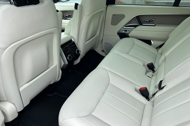 New 2026 Santorini Black LAND ROVER SE LWB 7-Seats / V8 image 11