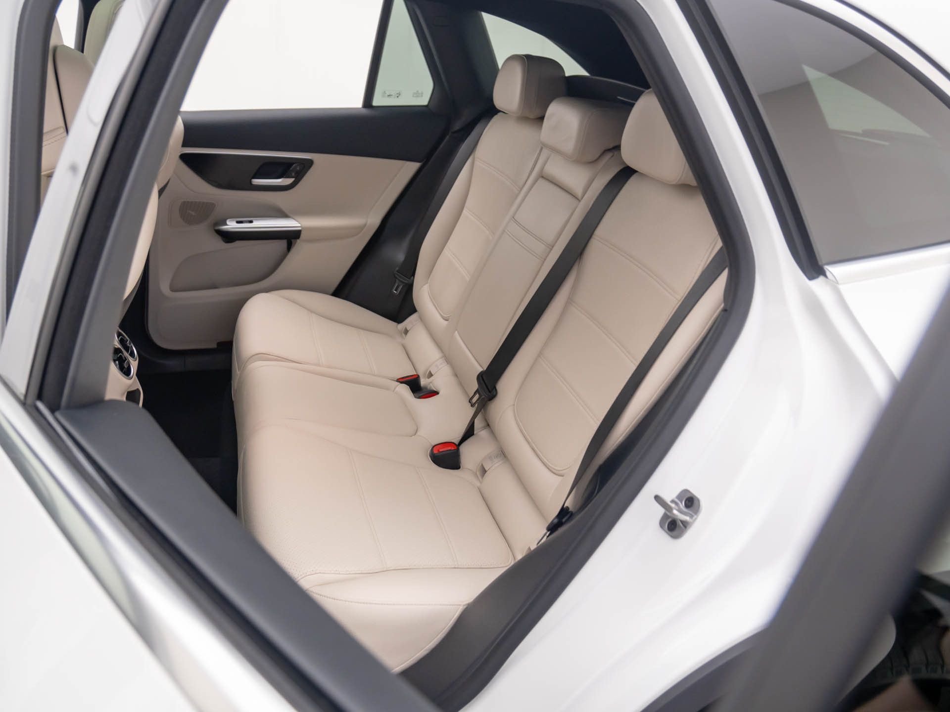 New 2026 Polar White Mercedes-Benz GLC 300 image 16
