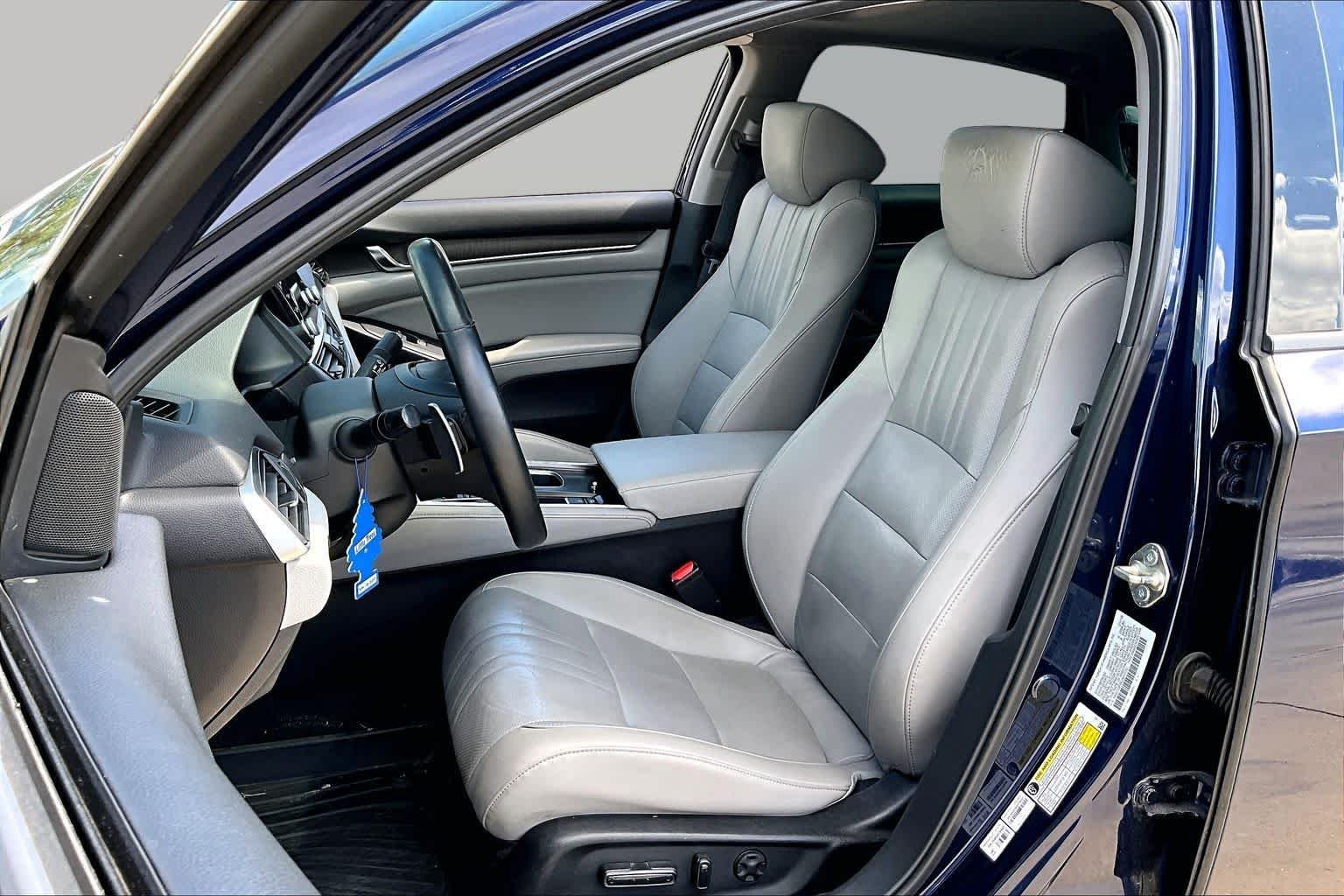 Used 2018 Obsidian Blue Pearl Honda Touring 2.0T image 8
