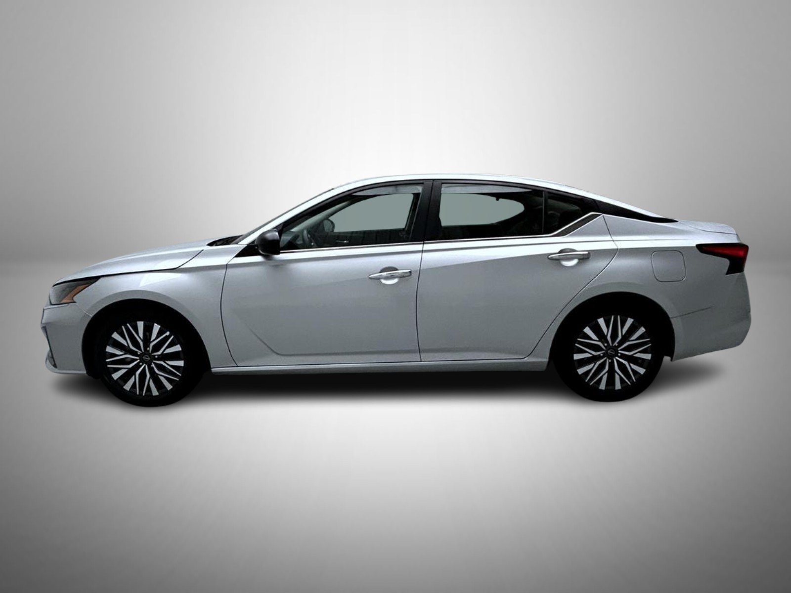 Used 2025 Silver Nissan 2.5 SV image 8