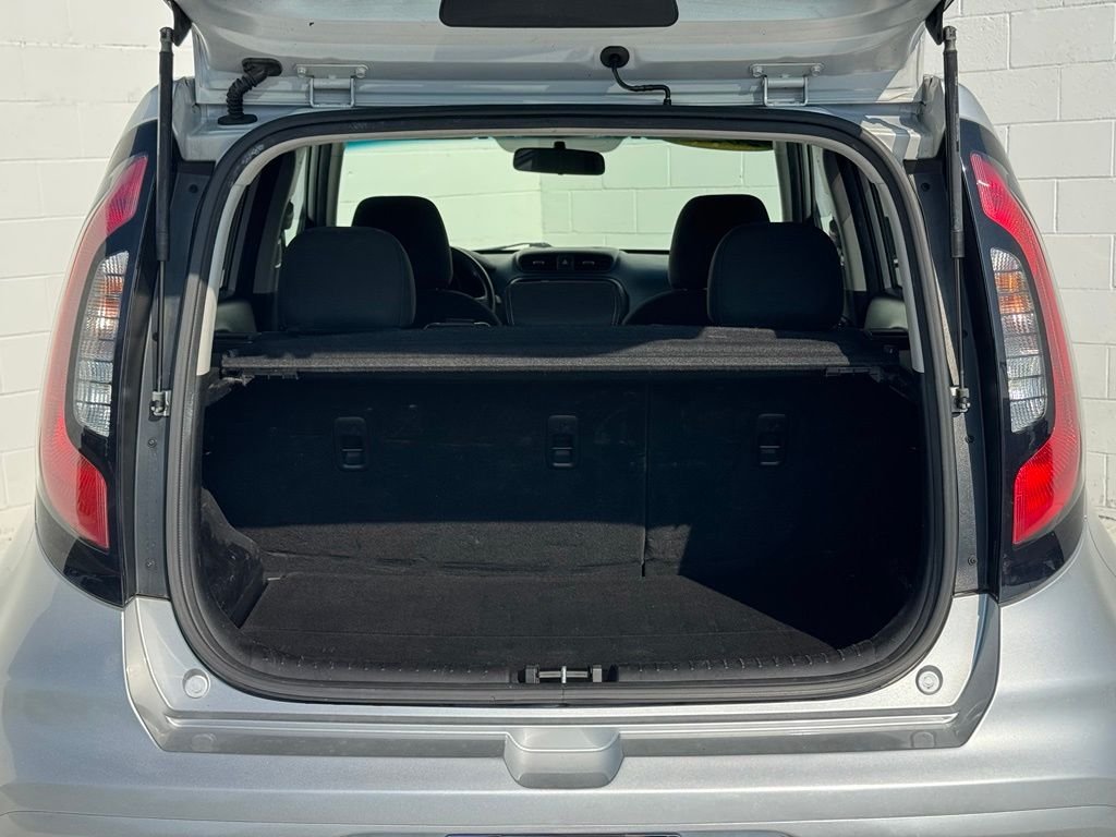 Used 2019 Silver Kia Plus image 14