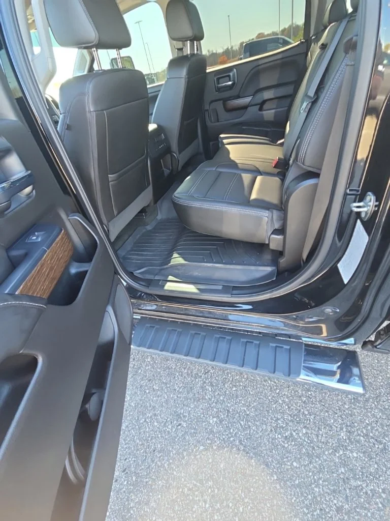 Used 2018 Black GMC Denali image 9