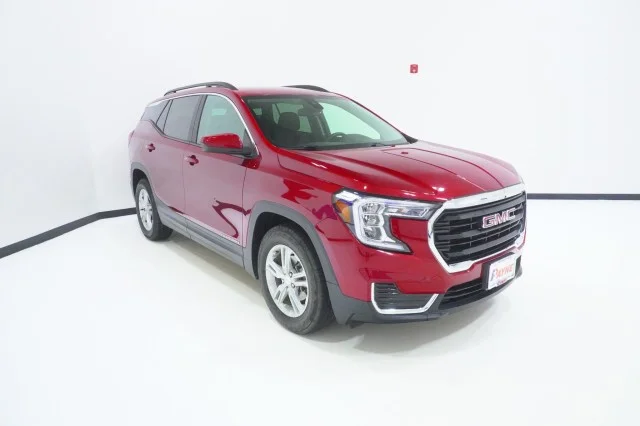 Used 2023  GMC SLE image 3