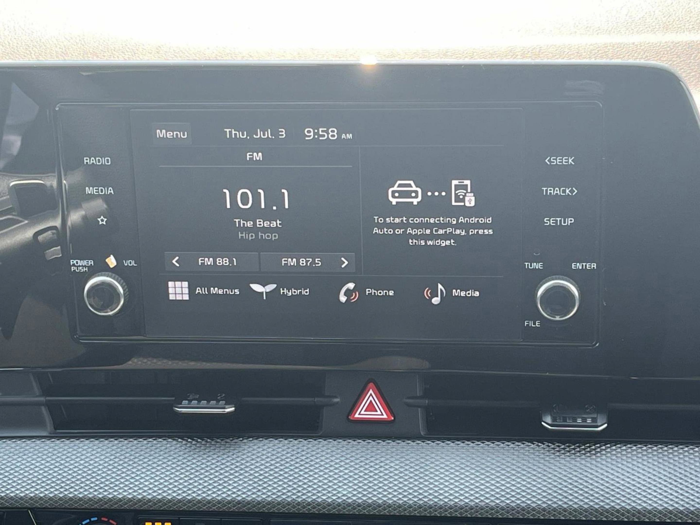 New 2025 Snow White Pearl Kia LX image 15