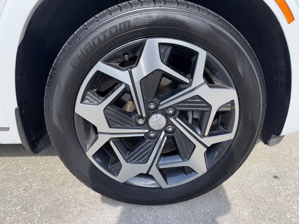 Used 2022 White Hyundai Calligraphy image 47