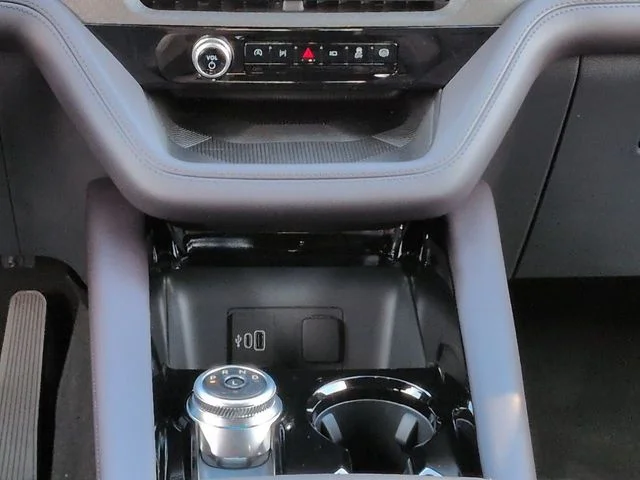 New 2026 Star White Metallic Tri-Coat Ford Platinum™ image 19