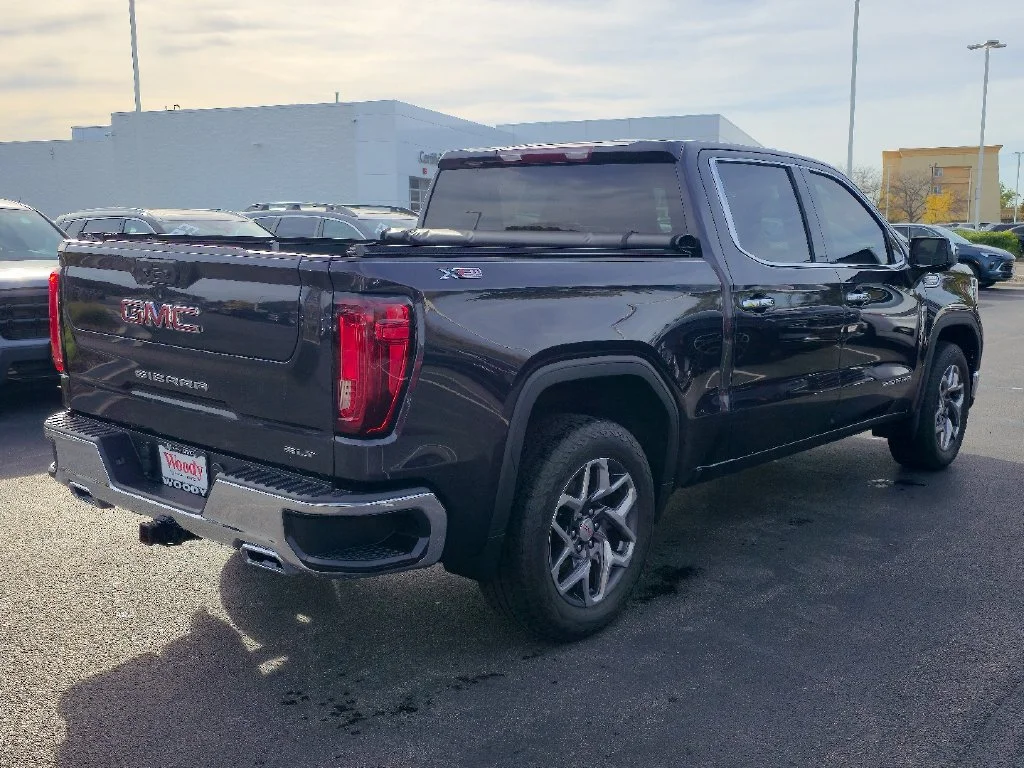 2023 GMC Sierra 1500 SLT - Photo 8