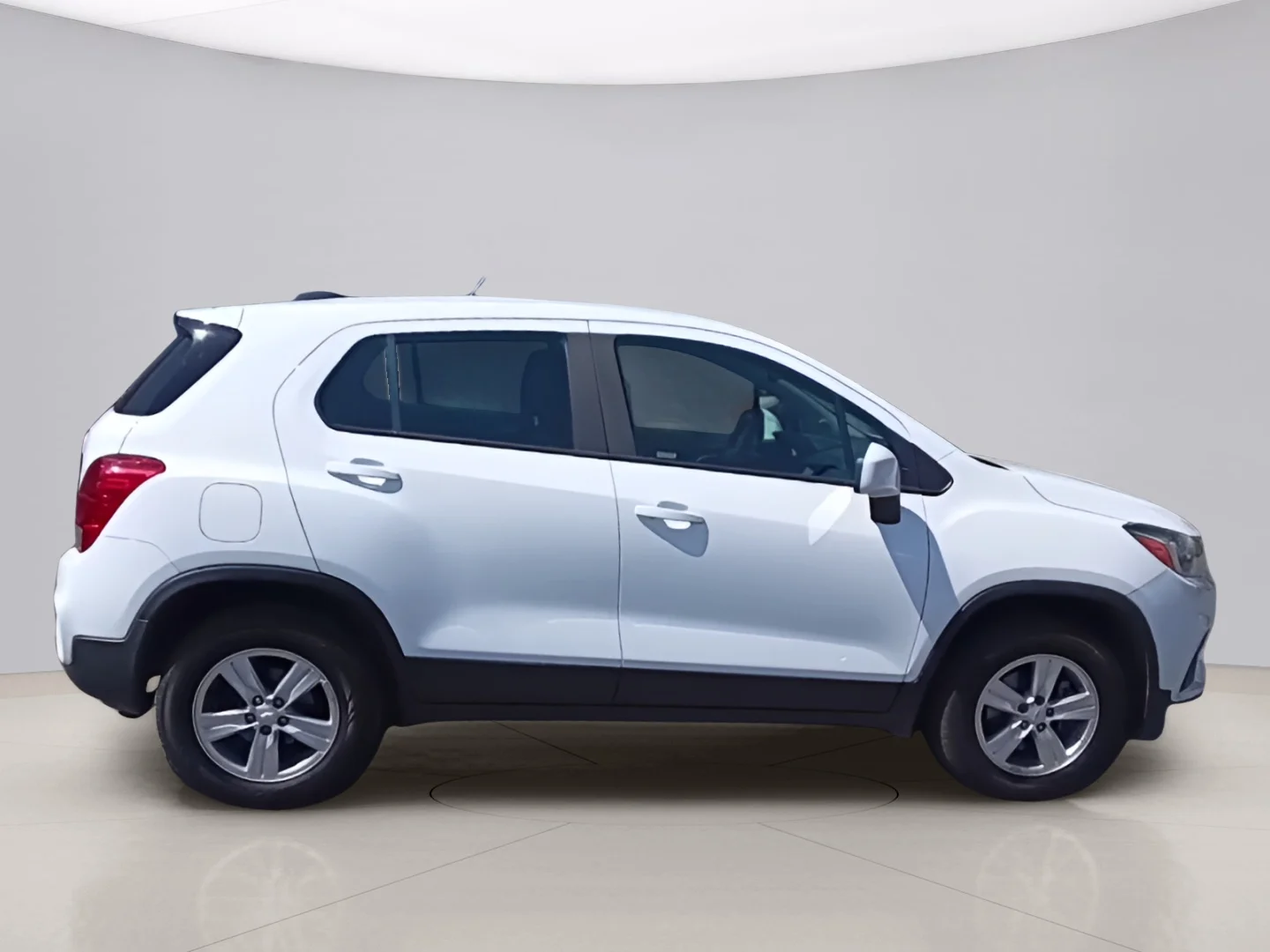 Used 2017 White Chevrolet LS image 8