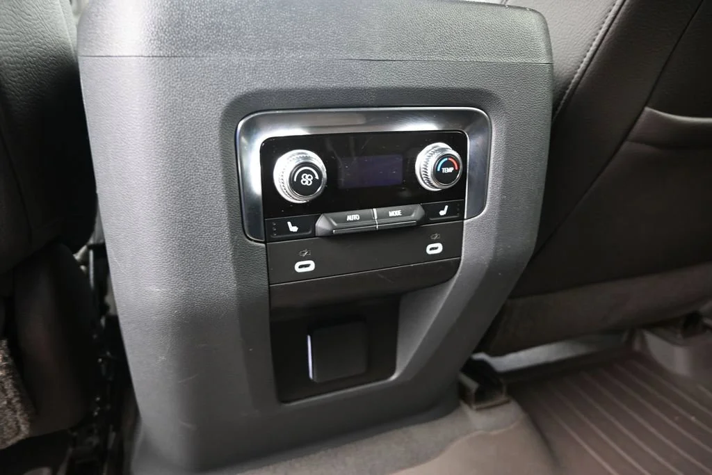 Used 2021 White GMC Denali image 25