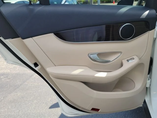 Used 2022 White Mercedes-Benz GLC 300 image 11