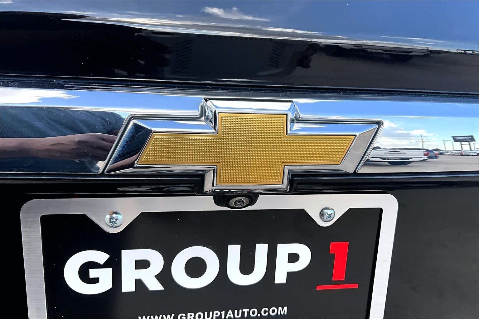 Used 2023 Mosaic Black Metallic Chevrolet LT Cloth image 31