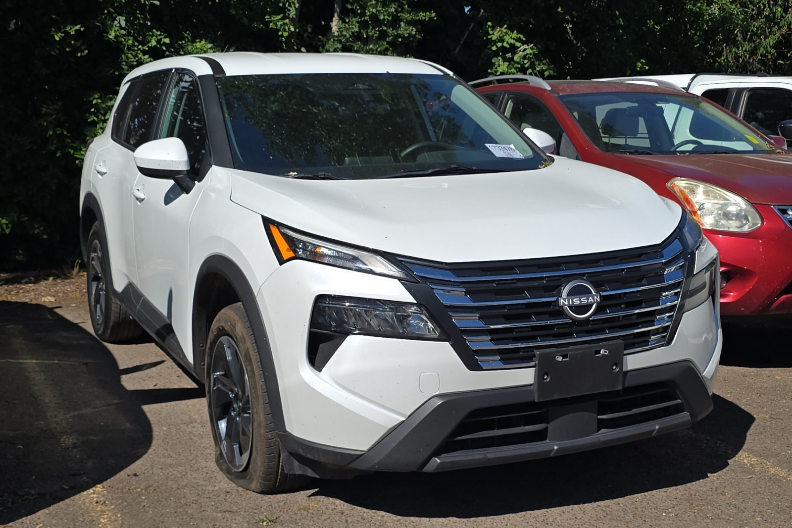 Used 2025 Everest White Pearl Nissan SV image 2