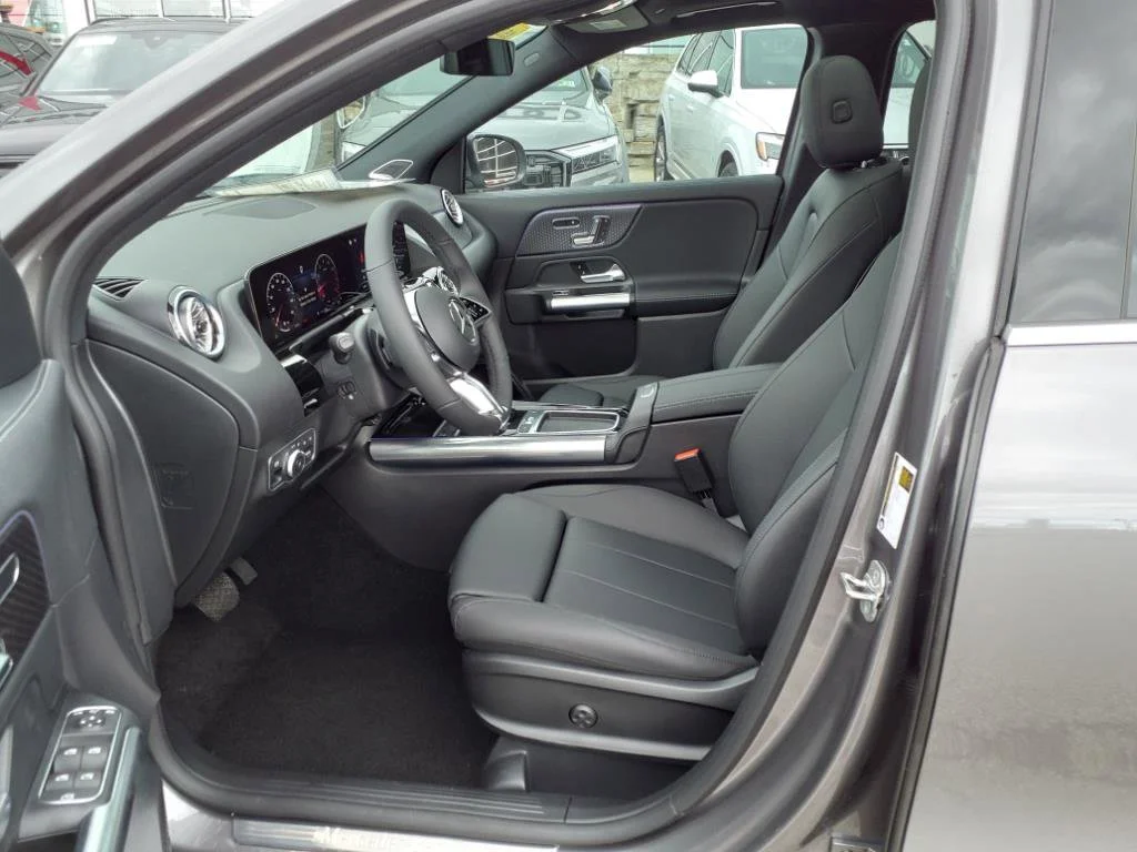 Used 2025 Mountain Grey Met Mercedes-Benz GLA 250 image 10