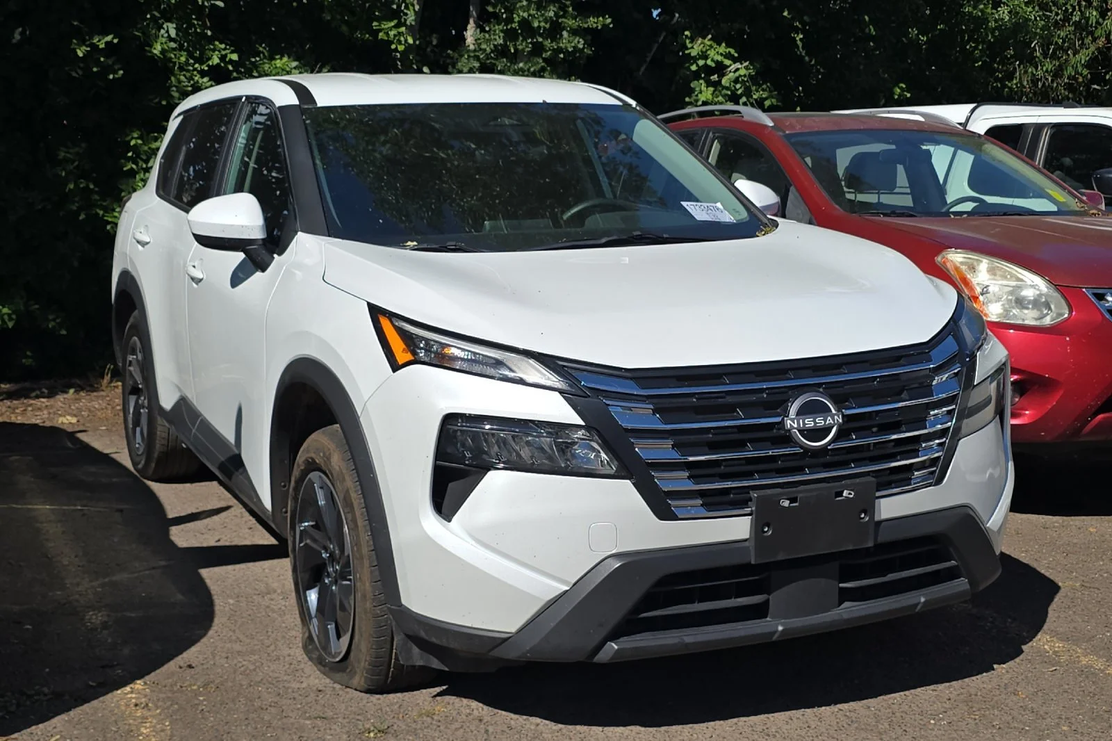 Used 2025 Everest White Pearl Nissan SV image 2