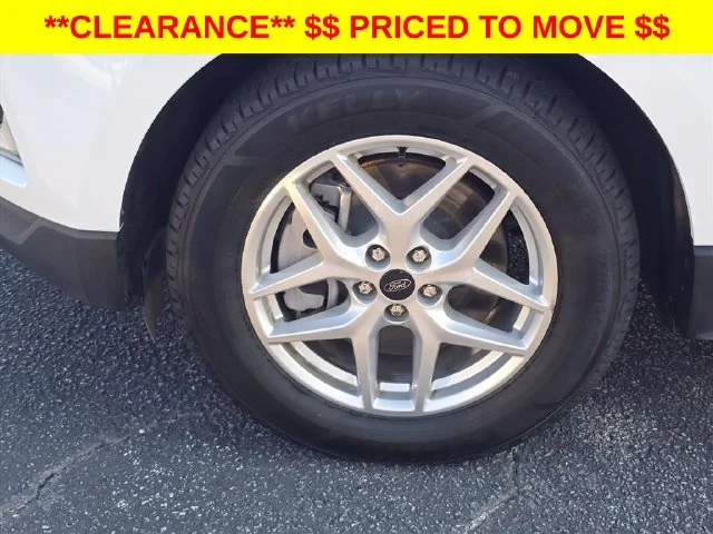Used 2024 White Ford SEL image 32