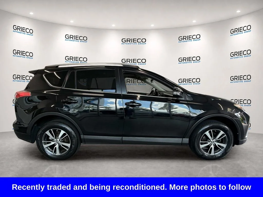 Used 2018 Black Toyota XLE image 7