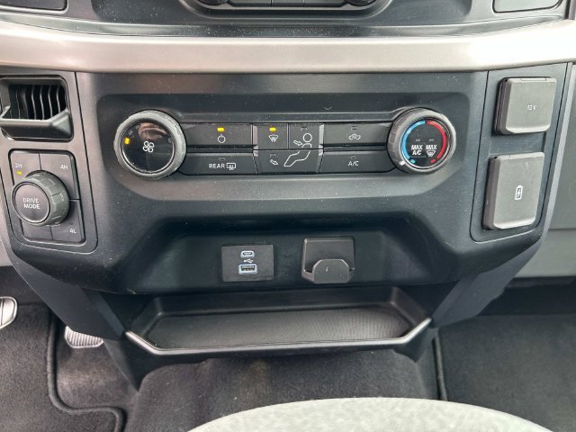 Used 2023 Oxford White Ford XLT image 28