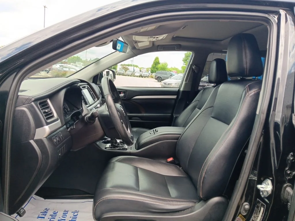Used 2019 Midnight Black Metallic Toyota XLE image 30
