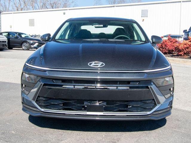 New 2026 Gray Hyundai SE image 3