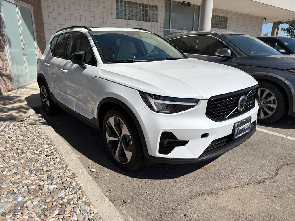 Used 2023 Crystal White Metallic Volvo Ultimate Dark Theme image 3
