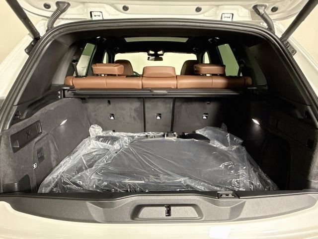 Used 2026 White Metallic BMW xDrive50e image 28