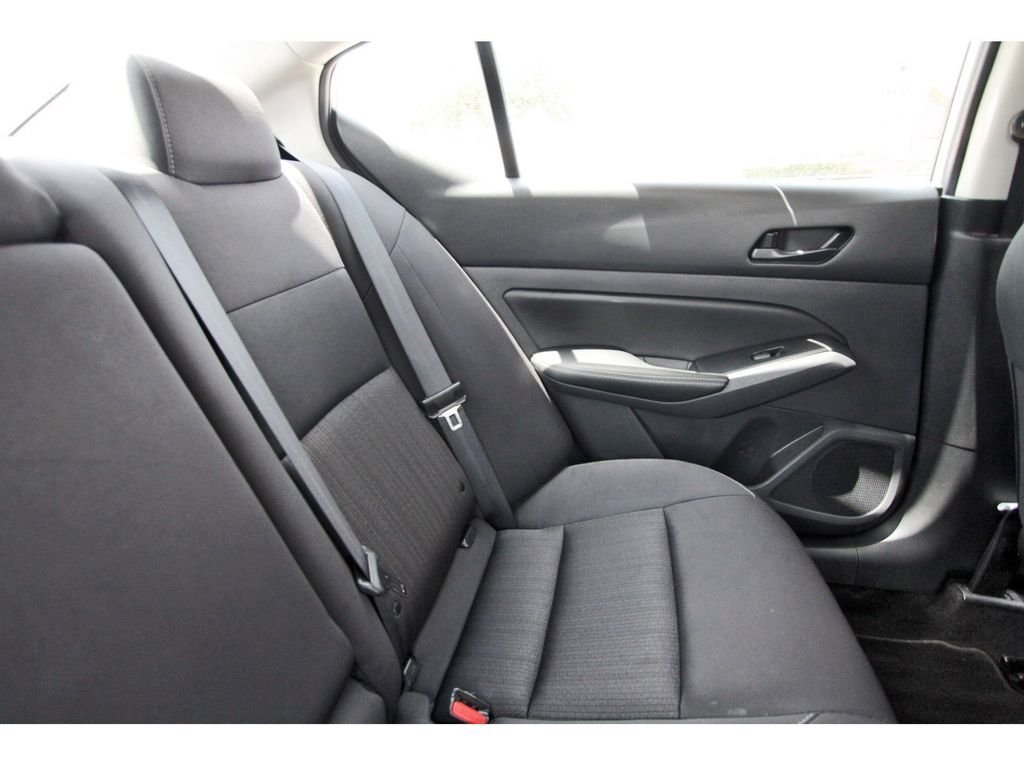 Used 2025 White Nissan 2.5 SV image 13