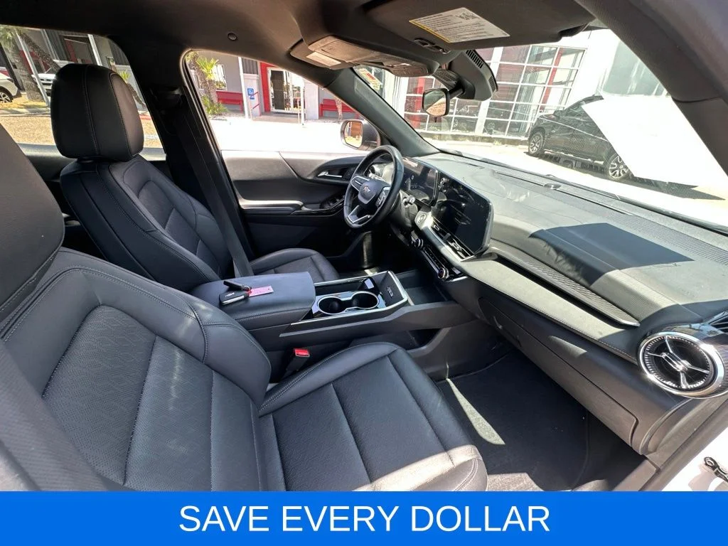 Used 2025 White Chevrolet LT image 11